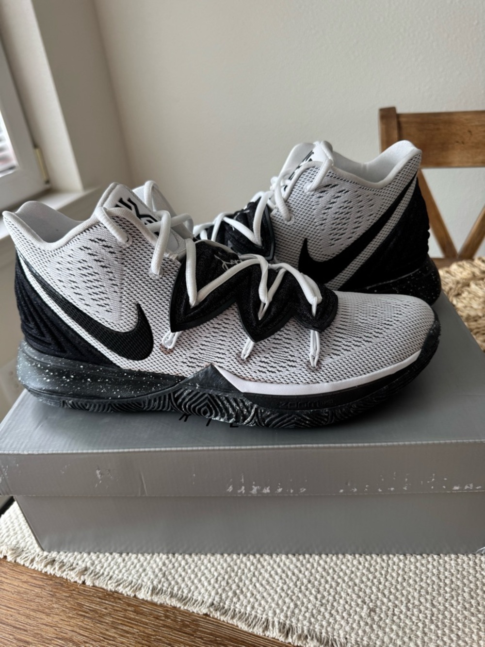 Kyrie 5 Cookies & Cream Basketball Shoes - mid -Top Performance 2019